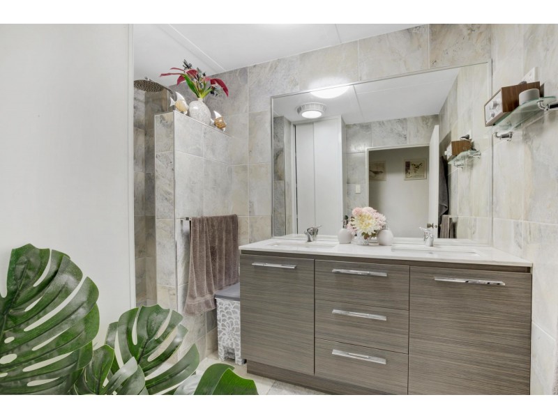 6 Viola Street, Glenella QLD 4740