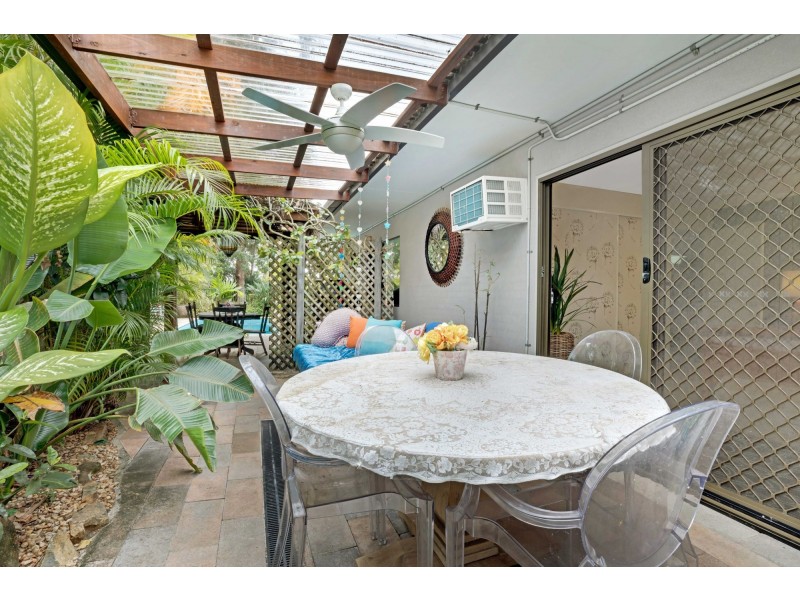 6 Viola Street, Glenella QLD 4740