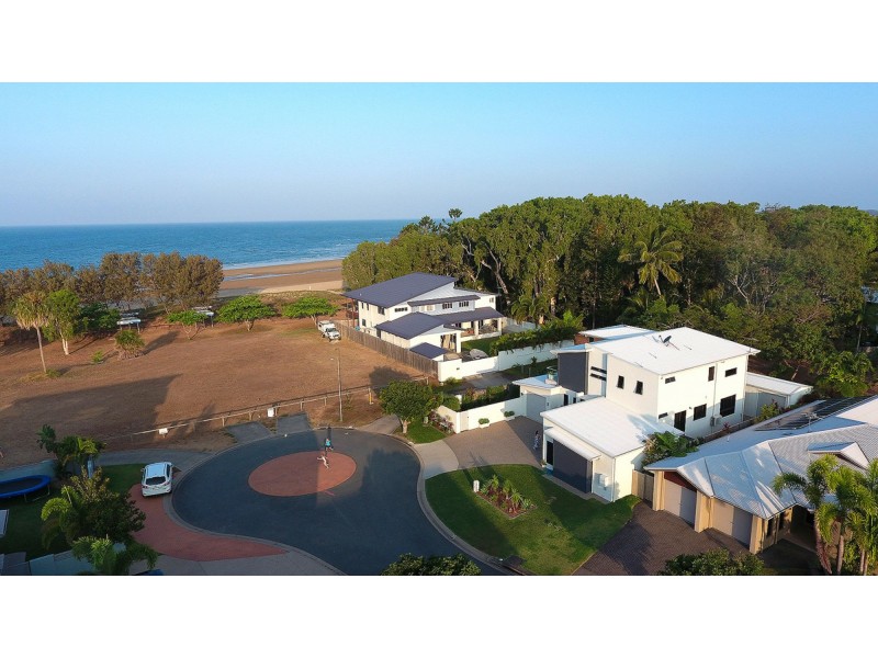 16 Turtle Place, Blacks Beach QLD 4740