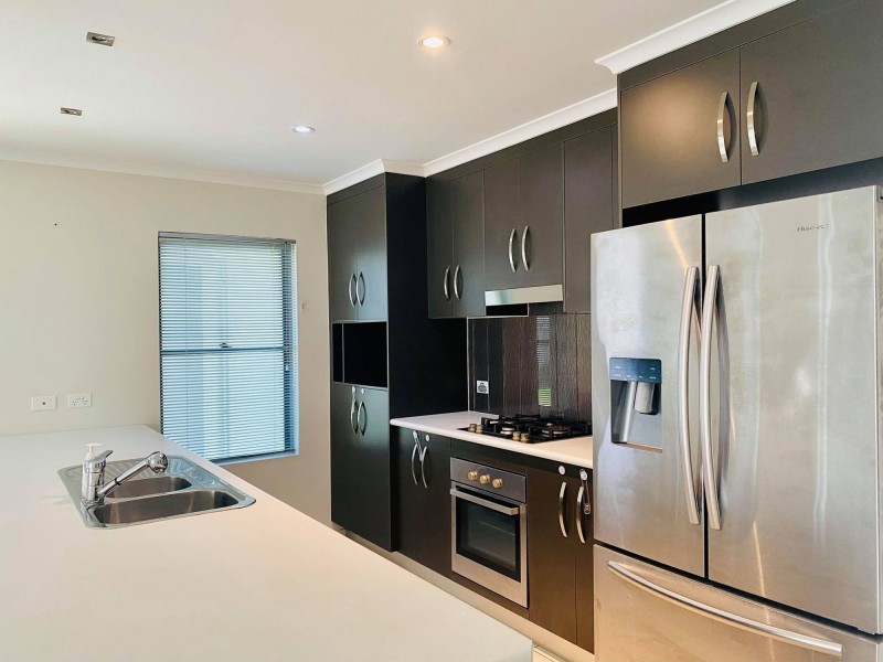33 Raffia Street, Rural View QLD 4740