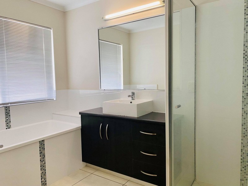 33 Raffia Street, Rural View QLD 4740