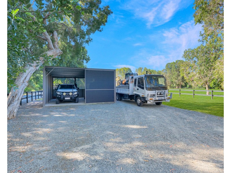 80 Banksia Avenue, Andergrove QLD 4740