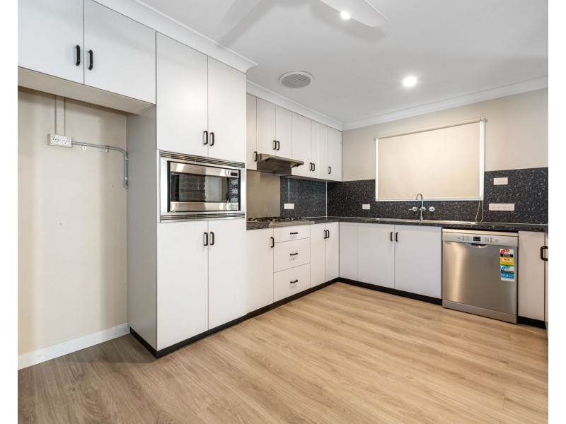 5 Lambrook Court, Alexandra QLD 4740