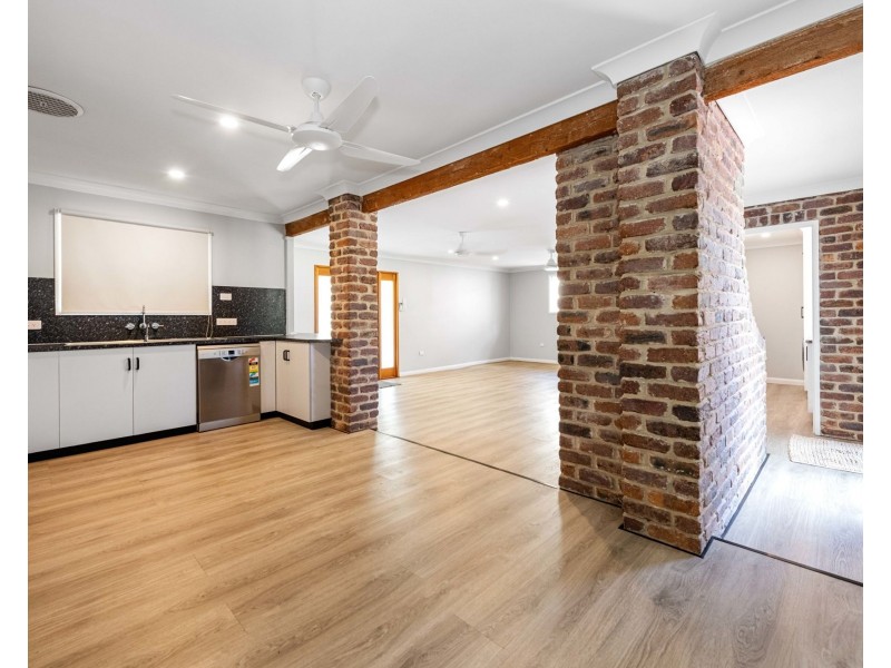 5 Lambrook Court, Alexandra QLD 4740