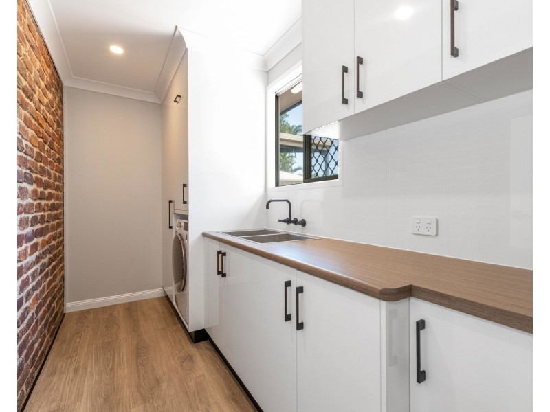 5 Lambrook Court, Alexandra QLD 4740