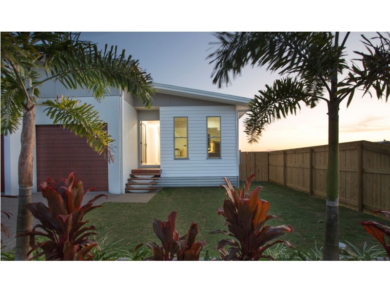 1 & 2/19 The Crescent, North Mackay QLD 4740
