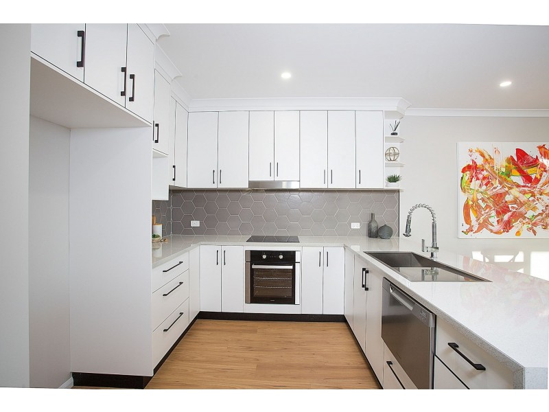 1 & 2/19 The Crescent, North Mackay QLD 4740