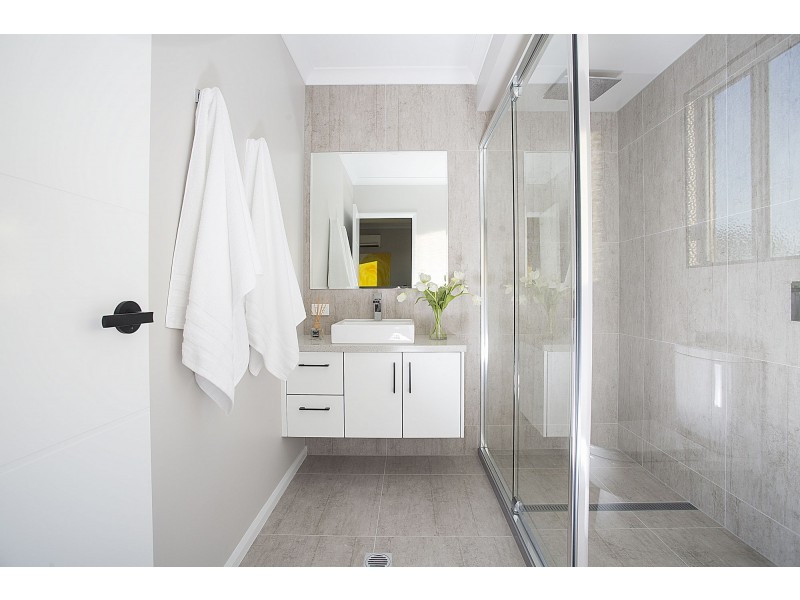 1 & 2/19 The Crescent, North Mackay QLD 4740