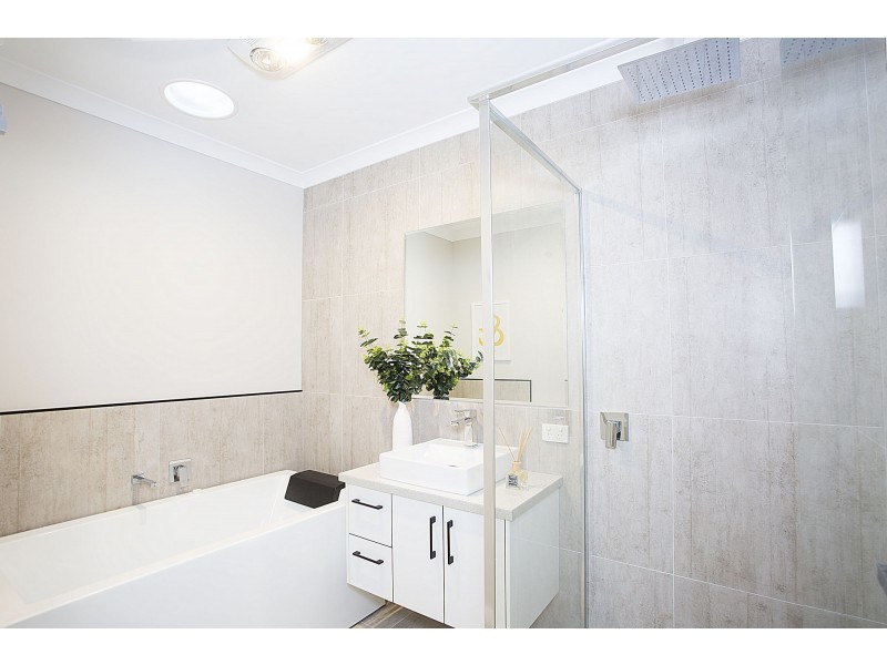 1 & 2/19 The Crescent, North Mackay QLD 4740