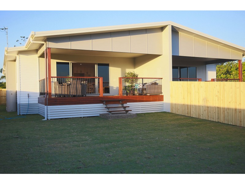 1 & 2/19 The Crescent, North Mackay QLD 4740