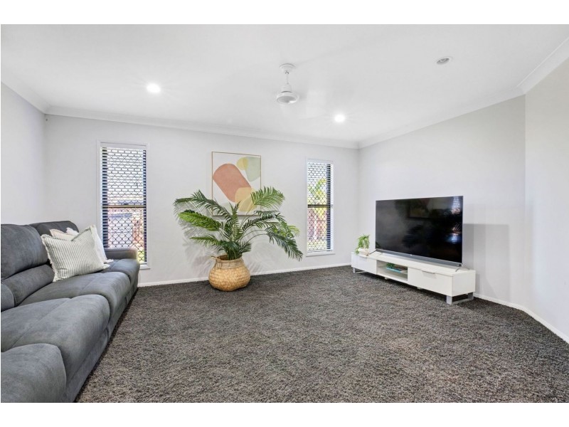 2 Surrey Court, Ooralea QLD 4740