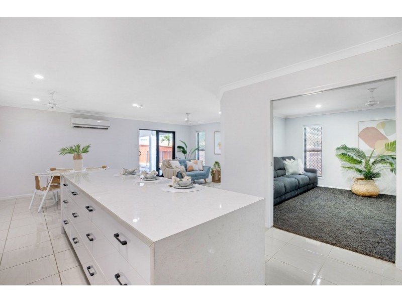 2 Surrey Court, Ooralea QLD 4740