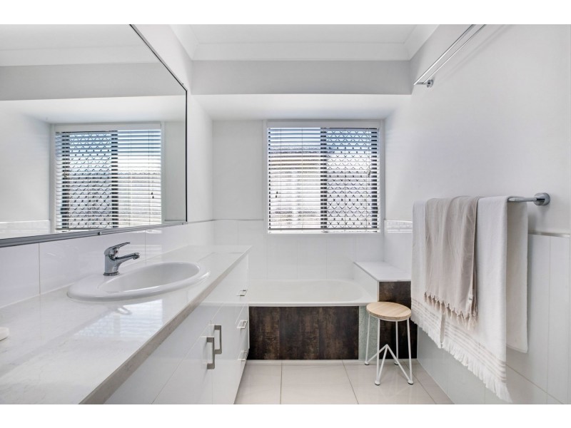 2 Surrey Court, Ooralea QLD 4740