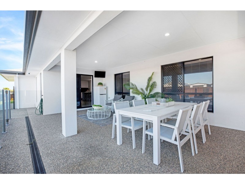 2 Surrey Court, Ooralea QLD 4740
