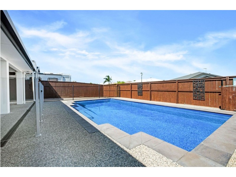 2 Surrey Court, Ooralea QLD 4740