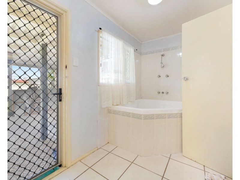 9 Pharlap Parade, Ooralea QLD 4740