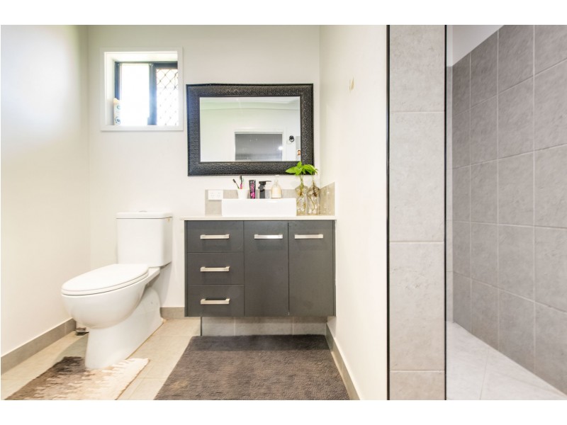 5 Preston Street, Slade Point QLD 4740