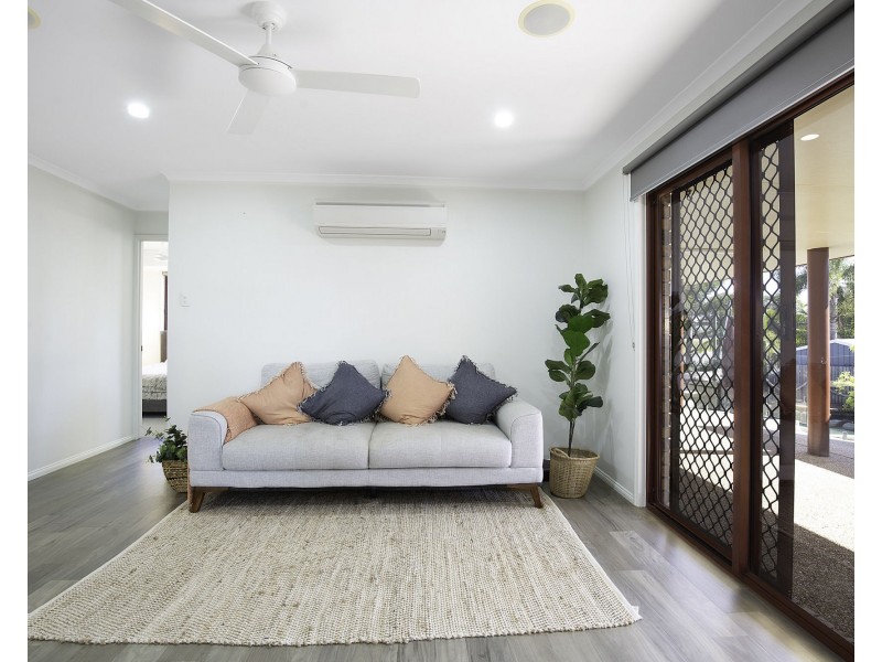 6 Sir Griffith Way, Rural View QLD 4740