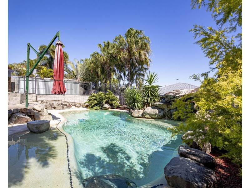 6 Sir Griffith Way, Rural View QLD 4740