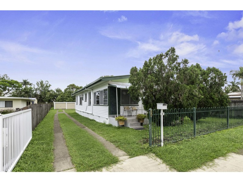 33 Range Road, Sarina QLD 4737