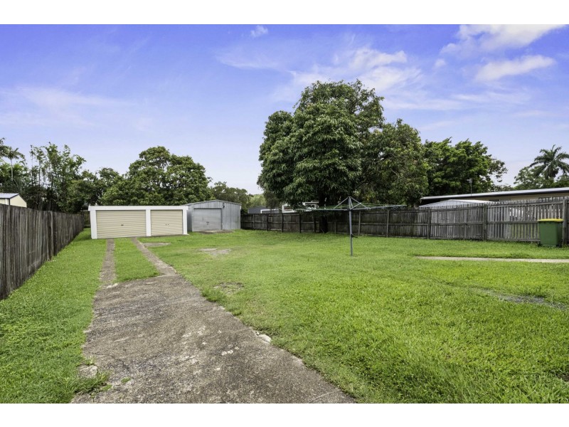 33 Range Road, Sarina QLD 4737