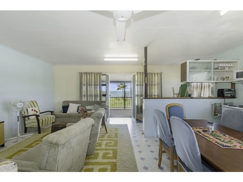 4 Frangipanni Avenue, Seaforth QLD 4741