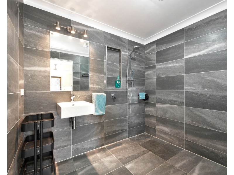 27 Sweeney Court, Glenella QLD 4740