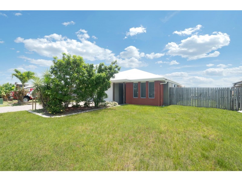 20 Hawkins Street, Bucasia QLD 4750