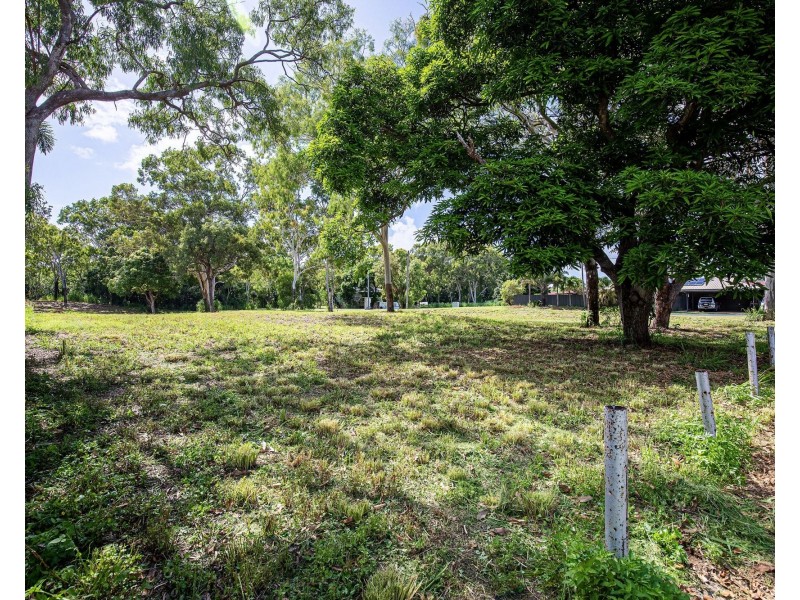130 Waverley Street, Bucasia QLD 4750