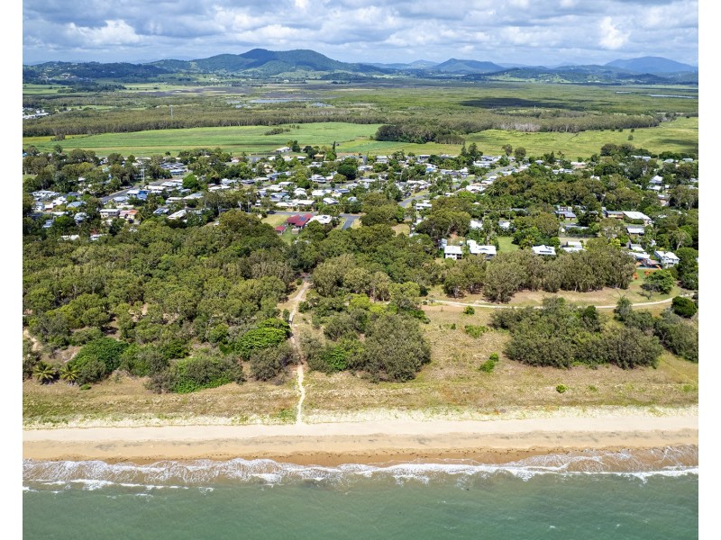 130 Waverley Street, Bucasia QLD 4750