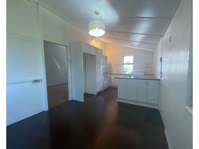296 Bridge Road, West Mackay QLD 4740
