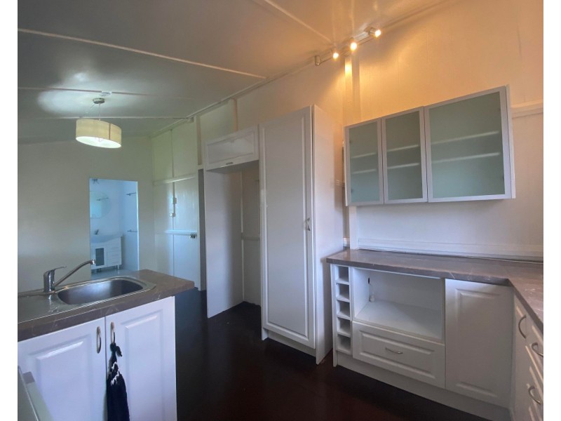 296 Bridge Road, West Mackay QLD 4740