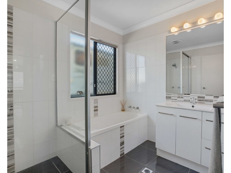 9 Wing Crescent, Mount Pleasant QLD 4740