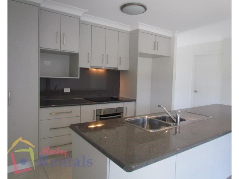 71 Village Circuit, Eimeo QLD 4740