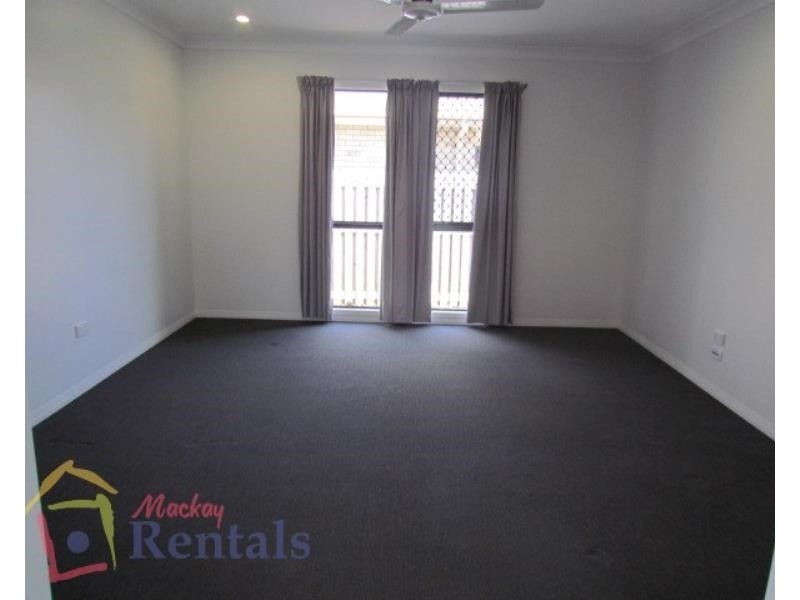 71 Village Circuit, Eimeo QLD 4740