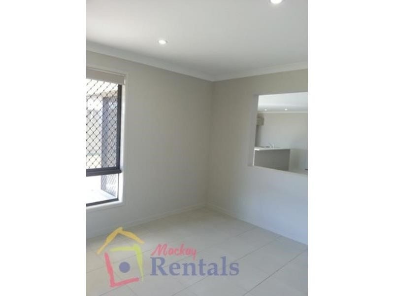 4 Michelle Place, Mirani QLD 4754