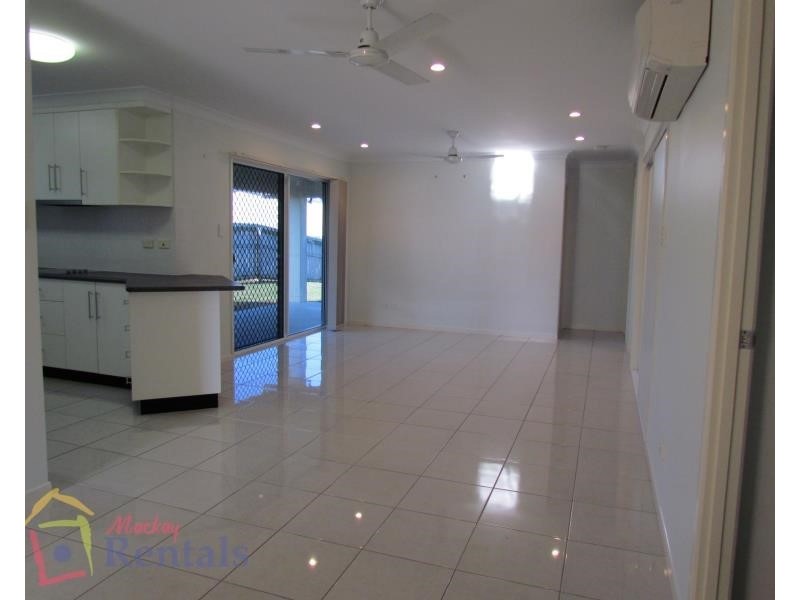 8 Jasmine Drive, Blacks Beach QLD 4740
