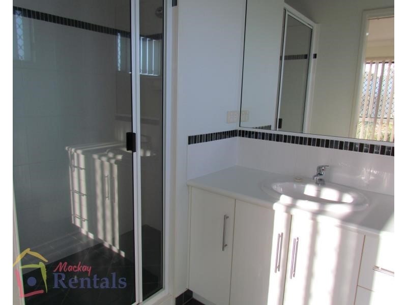 8 Jasmine Drive, Blacks Beach QLD 4740