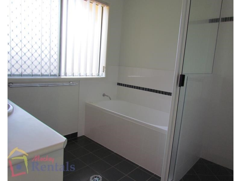 8 Jasmine Drive, Blacks Beach QLD 4740