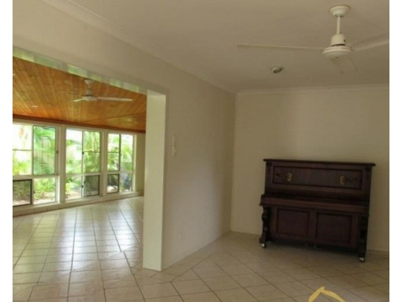 1 Brampton Avenue, Bucasia QLD 4750