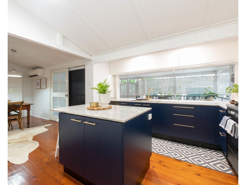 10 Taylor Street, West Mackay QLD 4740