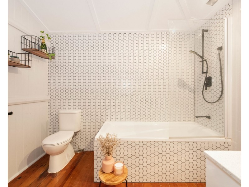 10 Taylor Street, West Mackay QLD 4740