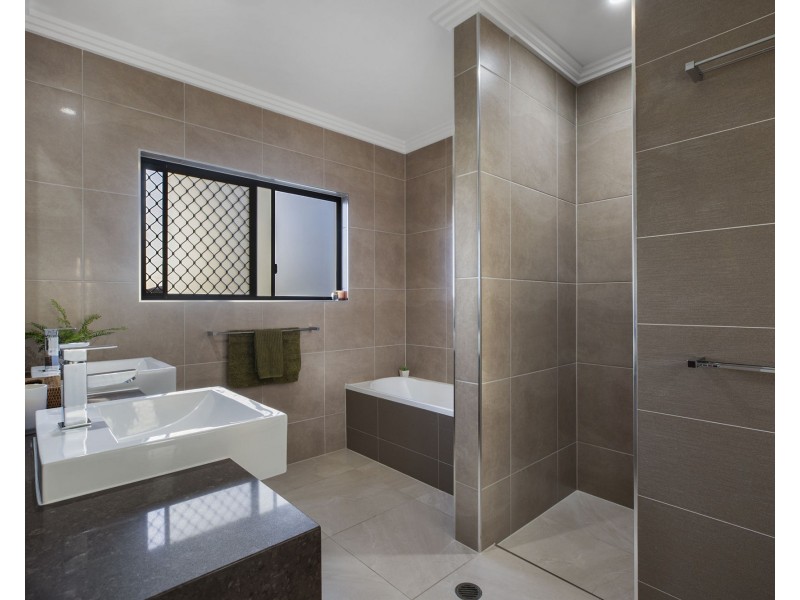94 Glendaragh Road, Glenella QLD 4740