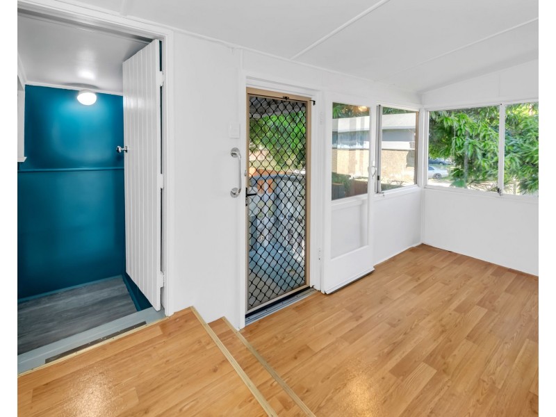 12 Hinton Street, Mackay QLD 4740