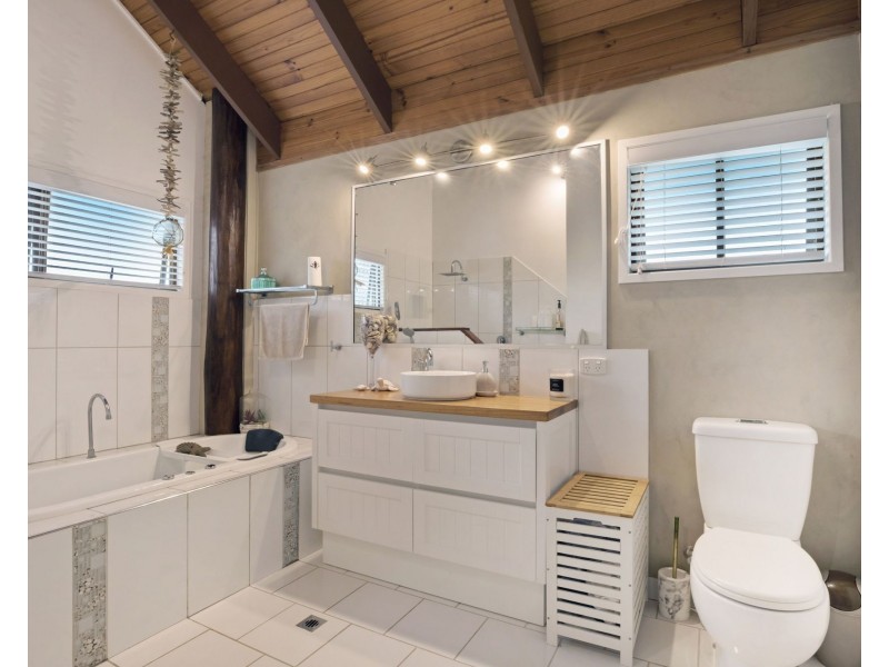 11 Gold Street, Grasstree Beach QLD 4740