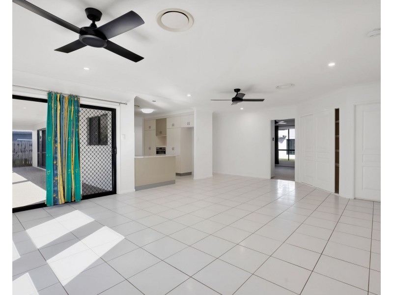 16 Seafarer Court, Blacks Beach QLD 4740