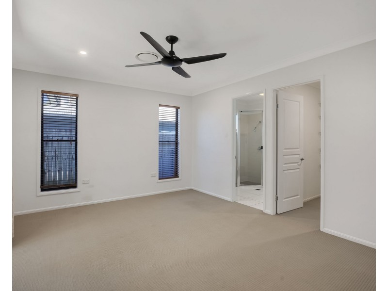 16 Seafarer Court, Blacks Beach QLD 4740