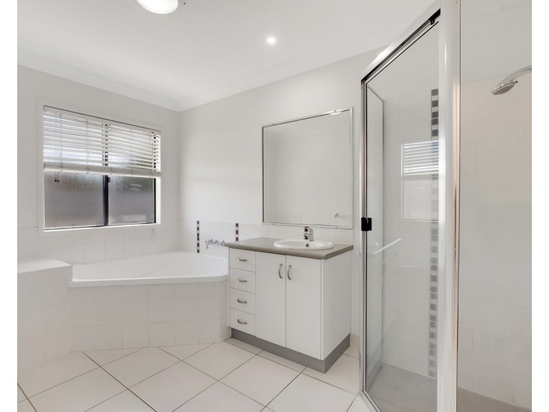 16 Seafarer Court, Blacks Beach QLD 4740