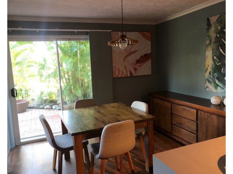 4/18 Beach Rd, Dolphin Heads QLD 4740