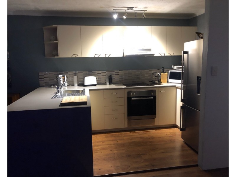 4/18 Beach Rd, Dolphin Heads QLD 4740